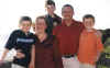 Family_at_Sandy_beach.jpg (98634 bytes)